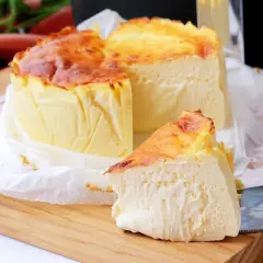 Tarta de queso en freidora de aire, dorada por fuera y cremosa por dentro. ¡Perfecta para cualquier ocasión!