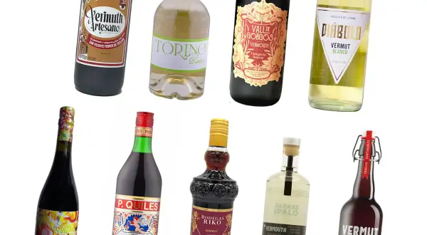 Varias botellas de vermut, mostrando la diversidad de qué es el vermut en España: rojo, blanco y artesano.