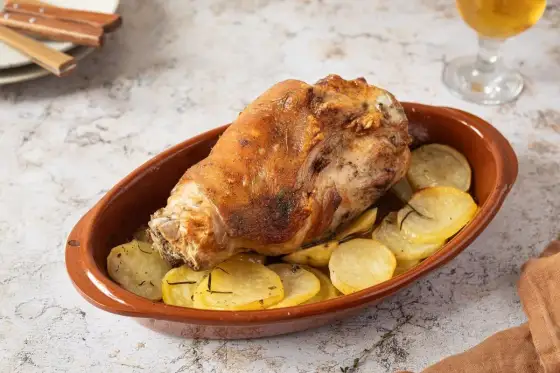 Codillo de cerdo al horno para que quede tierno y crujiente