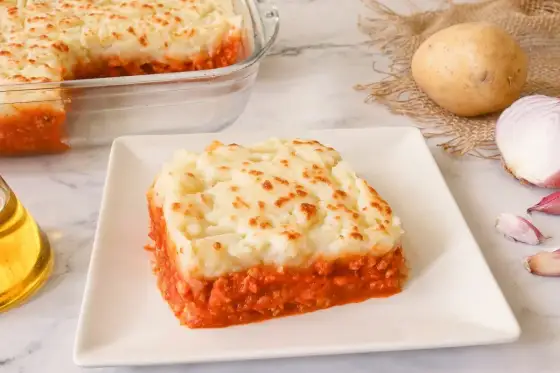 Pastel de patata y carne jugoso y bien gratinado